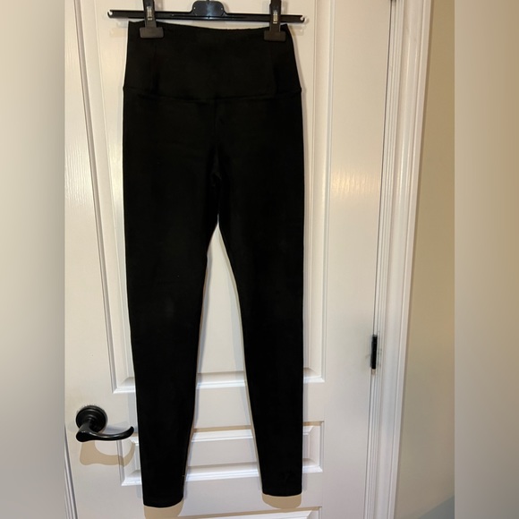 Aritzia - Picture 1 of 2